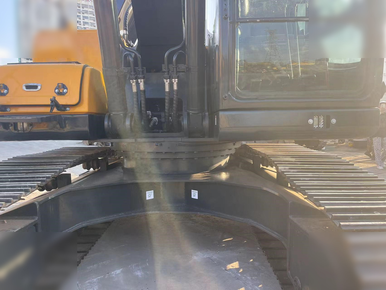 HYUNDAI ROBEX 220 LC-9S - Vikšrinis ekskavatorius: foto 5 HYUNDAI ROBEX 220 LC-9S - Vikšrinis ekskavatorius: foto 5