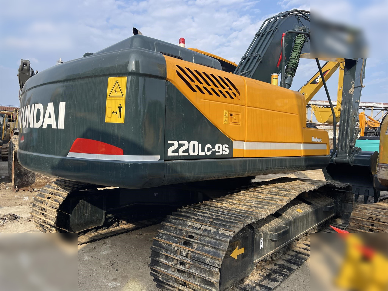 HYUNDAI ROBEX 220 LC-9S - Vikšrinis ekskavatorius: foto 3 HYUNDAI ROBEX 220 LC-9S - Vikšrinis ekskavatorius: foto 3