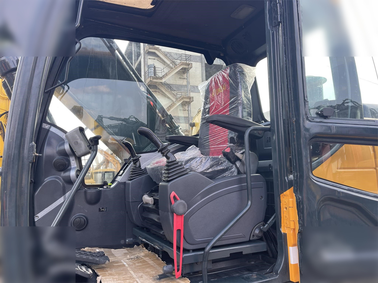 HYUNDAI ROBEX 220 LC-9S - Vikšrinis ekskavatorius: foto 5 HYUNDAI ROBEX 220 LC-9S - Vikšrinis ekskavatorius: foto 5