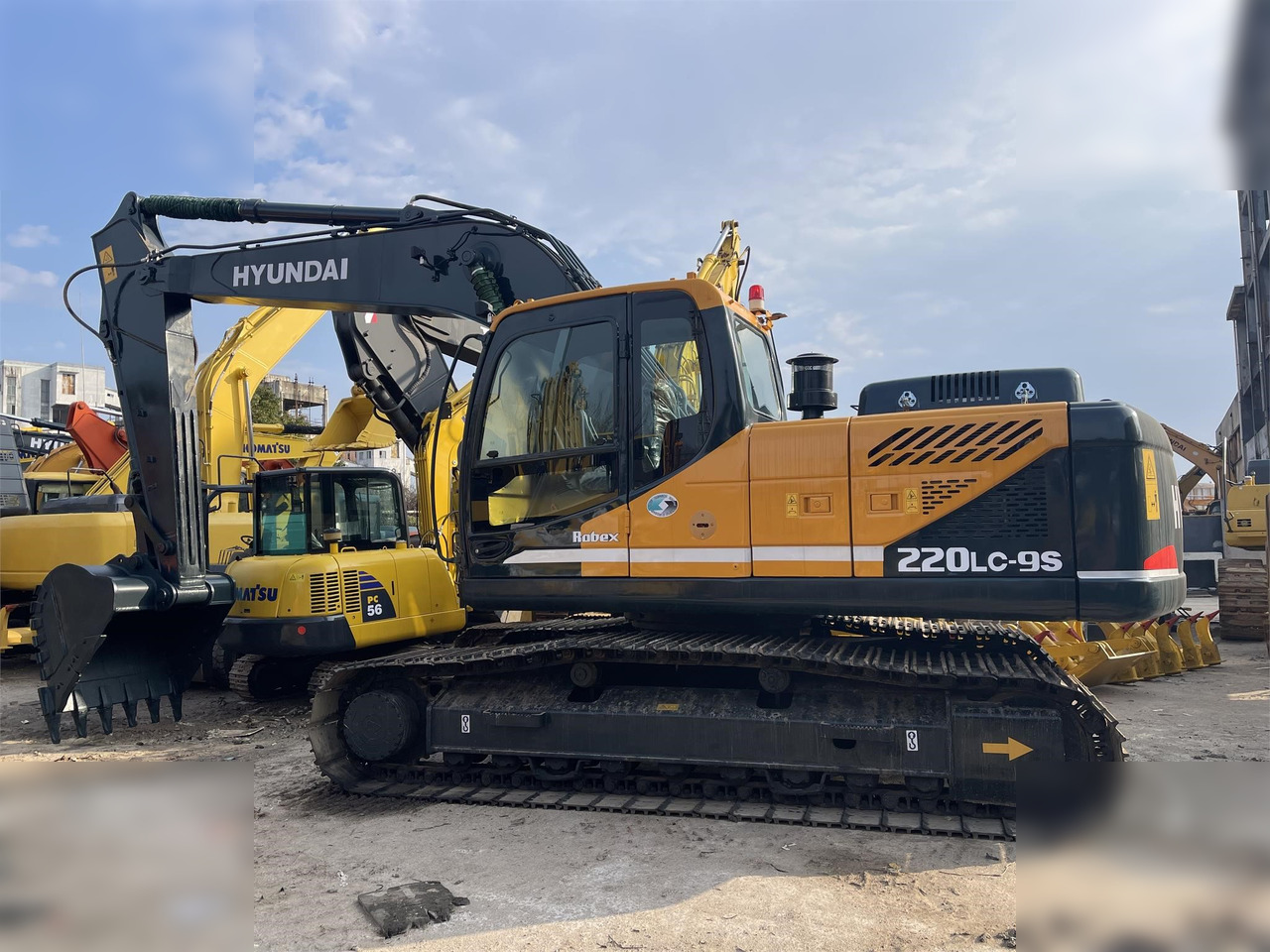 HYUNDAI ROBEX 220 LC-9S - Vikšrinis ekskavatorius: foto 1 HYUNDAI ROBEX 220 LC-9S - Vikšrinis ekskavatorius: foto 1