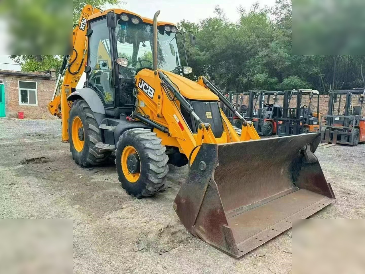 JCB 3CX - Ekskavatorius-krautuvas: foto 1 JCB 3CX - Ekskavatorius-krautuvas: foto 1
