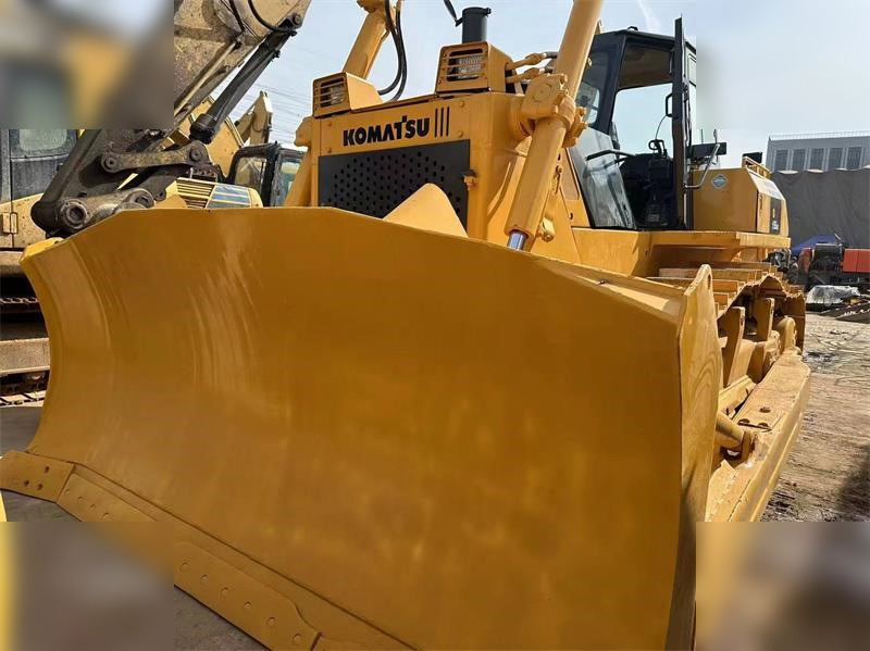 KOMATSU D155A-5 - Buldozeris: foto 4 KOMATSU D155A-5 - Buldozeris: foto 4