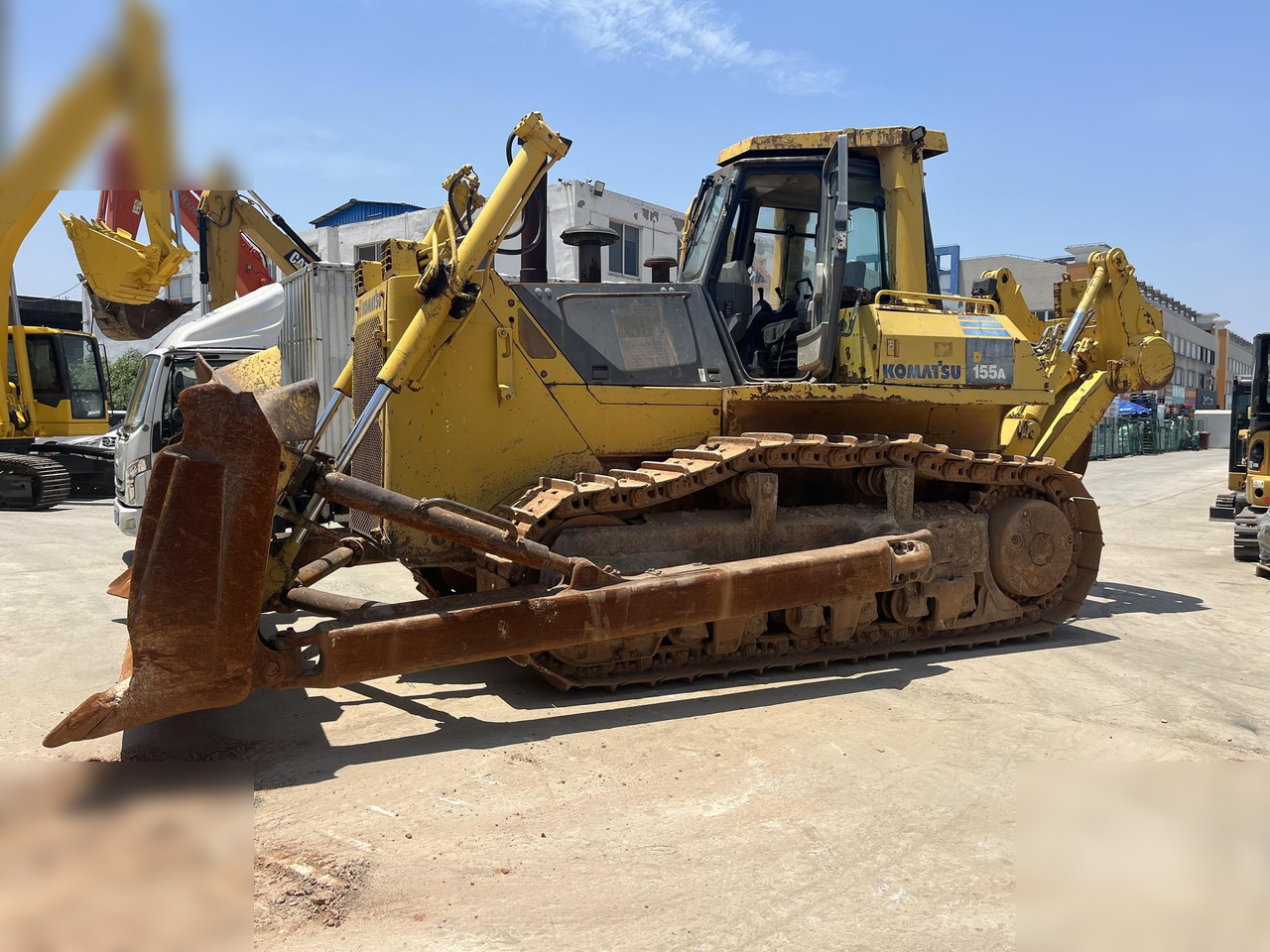 KOMATSU D155A-5 - Buldozeris: foto 2 KOMATSU D155A-5 - Buldozeris: foto 2