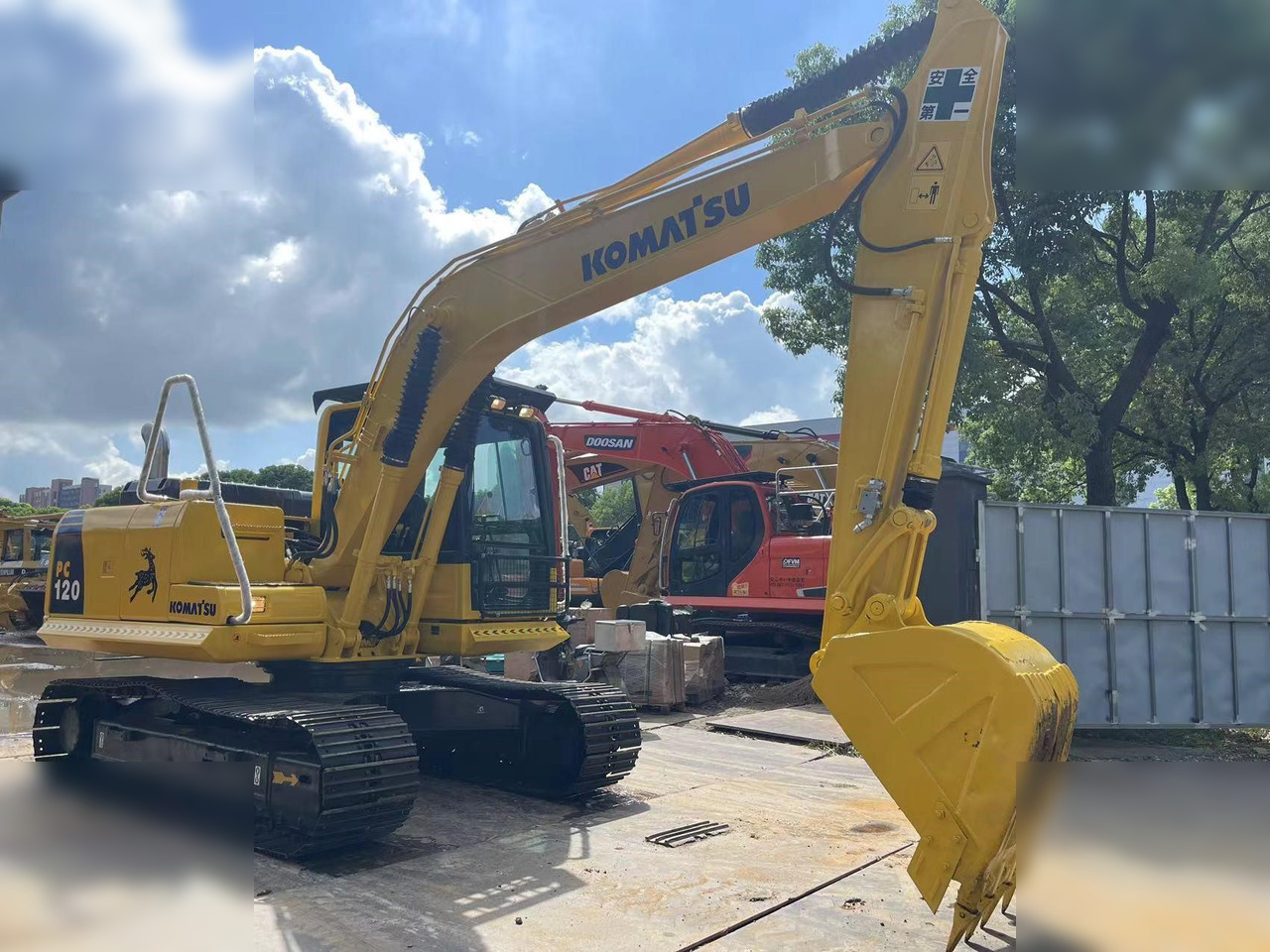 KOMATSU PC120-8 - Vikšrinis ekskavatorius: foto 3 KOMATSU PC120-8 - Vikšrinis ekskavatorius: foto 3