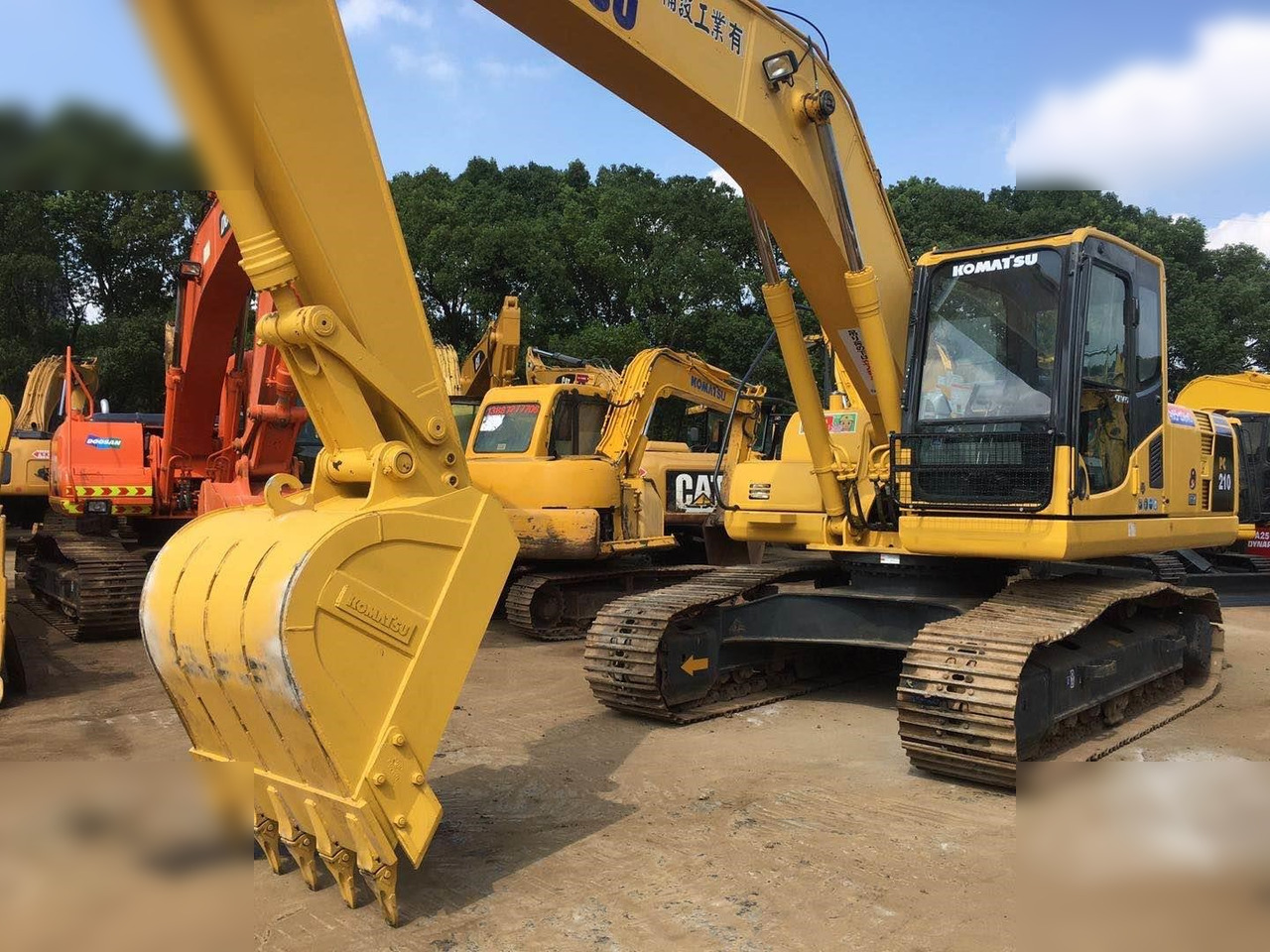 KOMATSU PC210-8N1 - Vikšrinis ekskavatorius: foto 1 KOMATSU PC210-8N1 - Vikšrinis ekskavatorius: foto 1