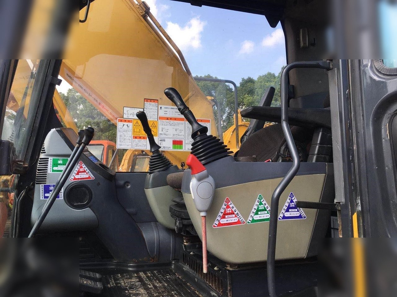 KOMATSU PC210-8N1 - Vikšrinis ekskavatorius: foto 3 KOMATSU PC210-8N1 - Vikšrinis ekskavatorius: foto 3