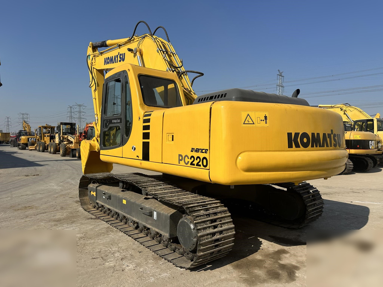 KOMATSU PC220-6 - Vikšrinis ekskavatorius: foto 3 KOMATSU PC220-6 - Vikšrinis ekskavatorius: foto 3