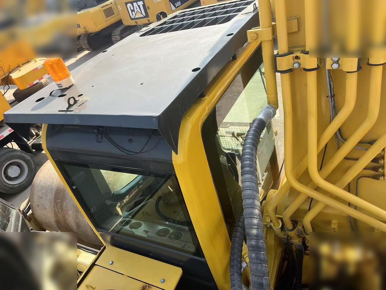 KOMATSU PC400-8R - Vikšrinis ekskavatorius: foto 5 KOMATSU PC400-8R - Vikšrinis ekskavatorius: foto 5