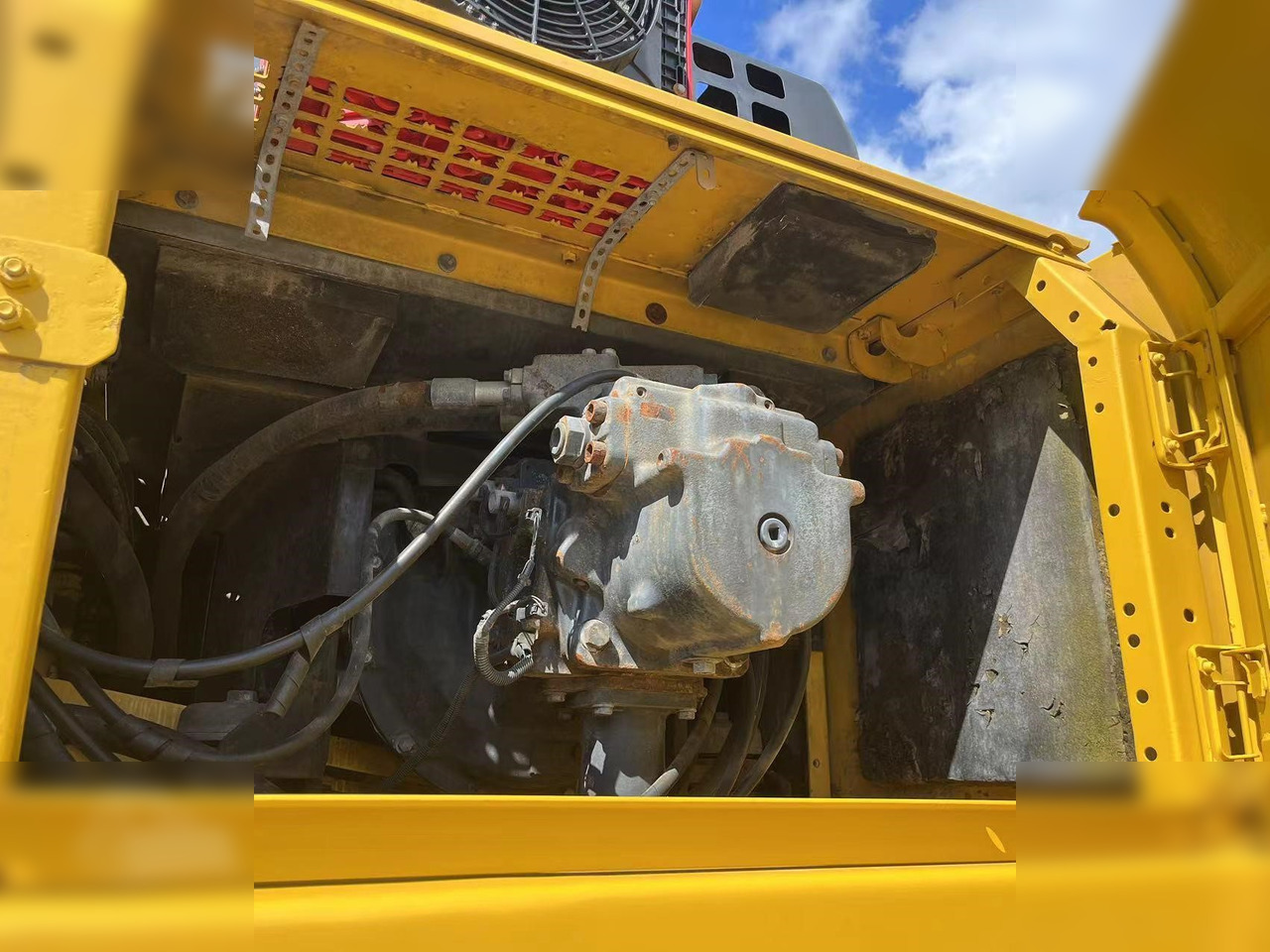 KOMATSU PC400-8R - Vikšrinis ekskavatorius: foto 5 KOMATSU PC400-8R - Vikšrinis ekskavatorius: foto 5
