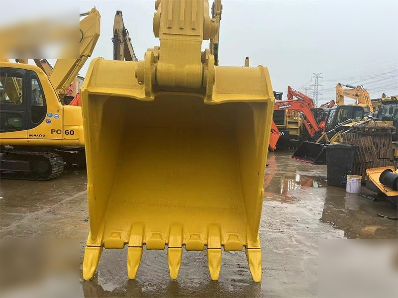 KOMATSU PC450-8 - Vikšrinis ekskavatorius: foto 4 KOMATSU PC450-8 - Vikšrinis ekskavatorius: foto 4