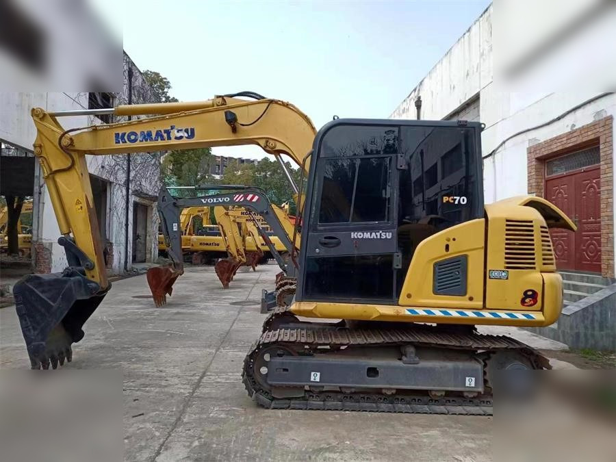 KOMATSU PC70-8 - Vikšrinis ekskavatorius: foto 3 KOMATSU PC70-8 - Vikšrinis ekskavatorius: foto 3