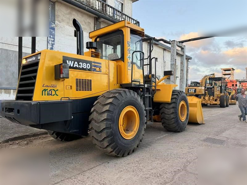 KOMATSU WA380-3 - Ratinis krautuvas: foto 3 KOMATSU WA380-3 - Ratinis krautuvas: foto 3
