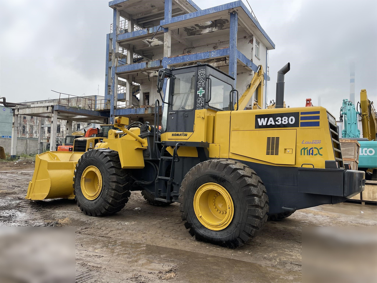 KOMATSU WA380-3 - Ratinis krautuvas: foto 3 KOMATSU WA380-3 - Ratinis krautuvas: foto 3