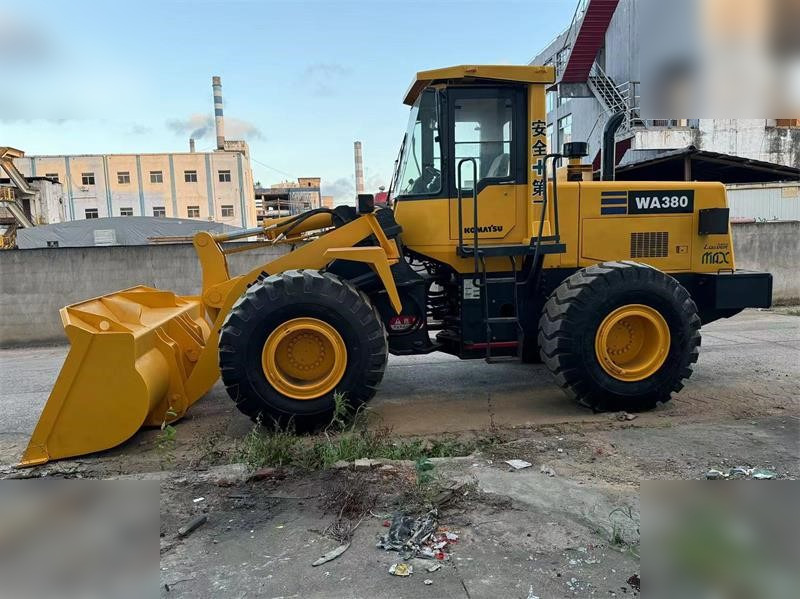 KOMATSU WA380-3 - Ratinis krautuvas: foto 1 KOMATSU WA380-3 - Ratinis krautuvas: foto 1