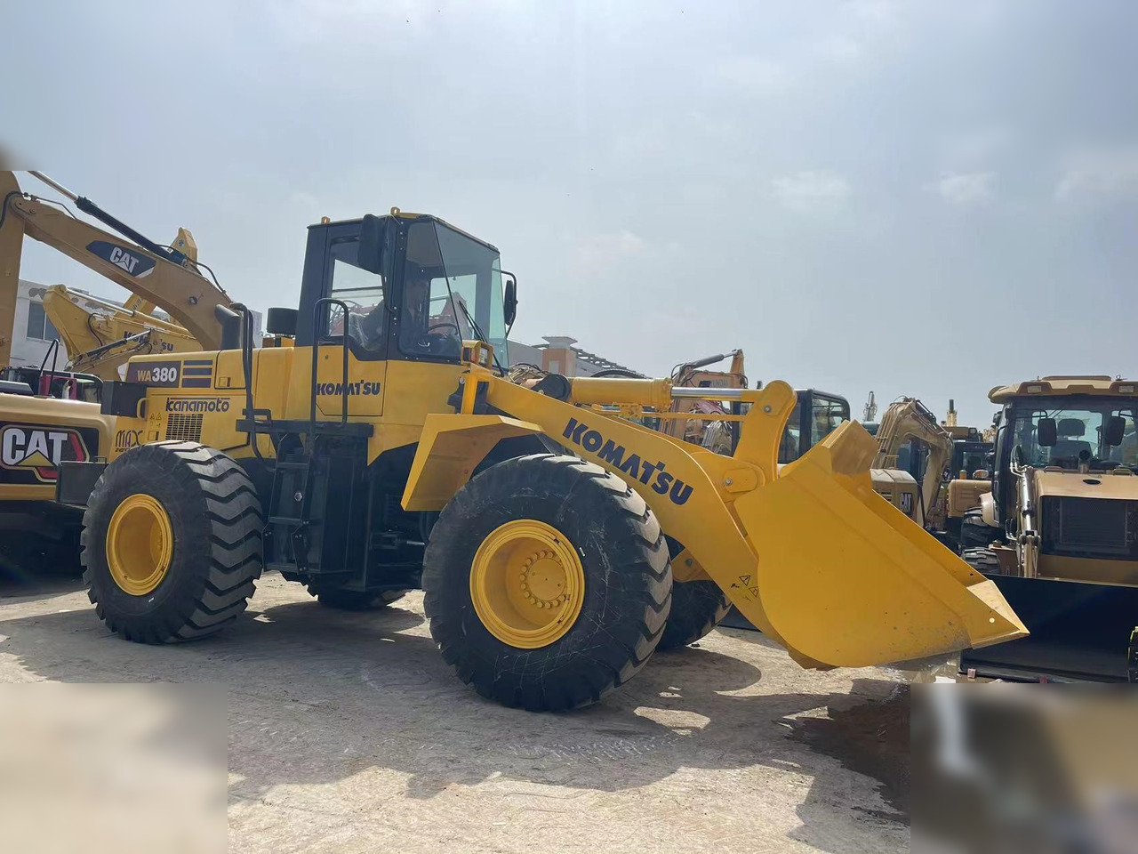 KOMATSU WA380-3 - Ratinis krautuvas: foto 4 KOMATSU WA380-3 - Ratinis krautuvas: foto 4
