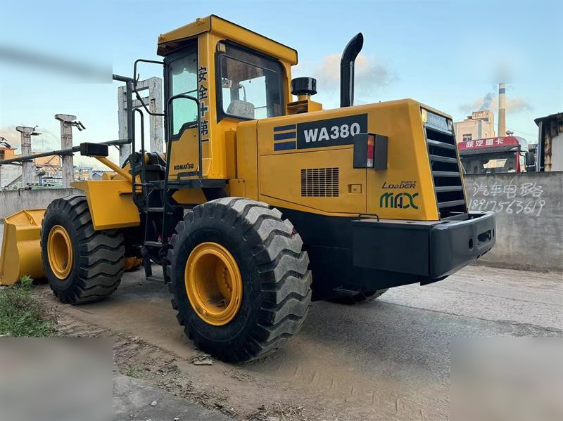 KOMATSU WA380-3 - Ratinis krautuvas: foto 5 KOMATSU WA380-3 - Ratinis krautuvas: foto 5