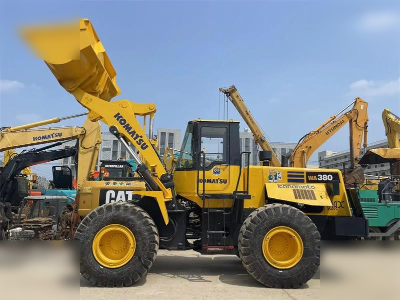 KOMATSU WA380-3 - Ratinis krautuvas: foto 1 KOMATSU WA380-3 - Ratinis krautuvas: foto 1