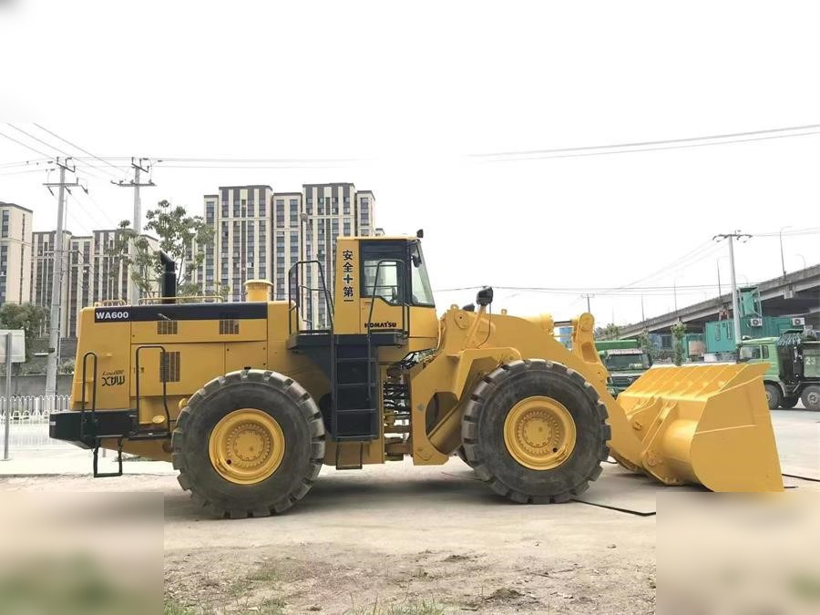 KOMATSU WA600-3 - Ratinis krautuvas: foto 1 KOMATSU WA600-3 - Ratinis krautuvas: foto 1