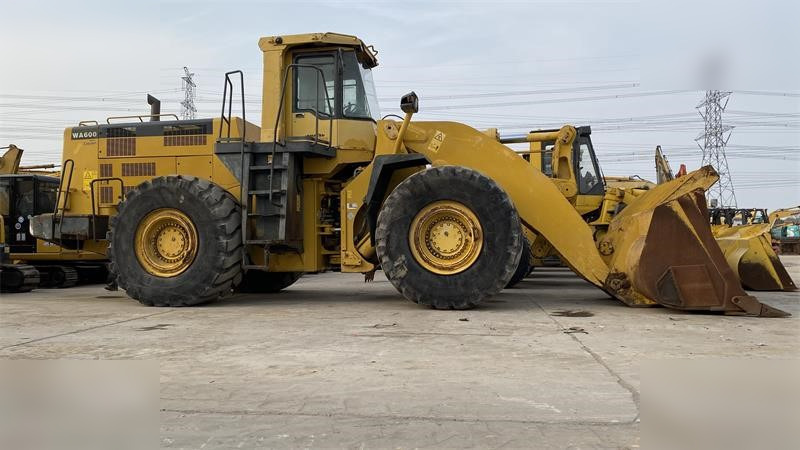 KOMATSU WA600-3 - Ratinis krautuvas: foto 1 KOMATSU WA600-3 - Ratinis krautuvas: foto 1