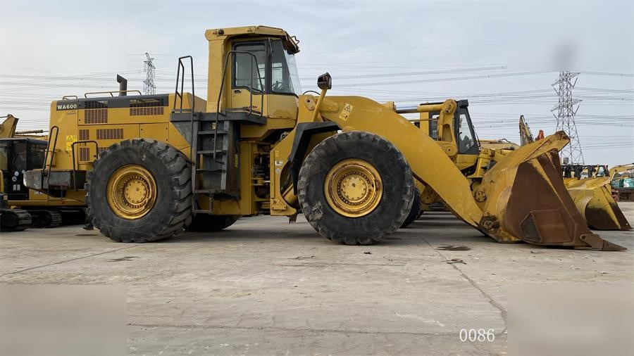 KOMATSU WA600-3 - Ratinis krautuvas: foto 1 KOMATSU WA600-3 - Ratinis krautuvas: foto 1