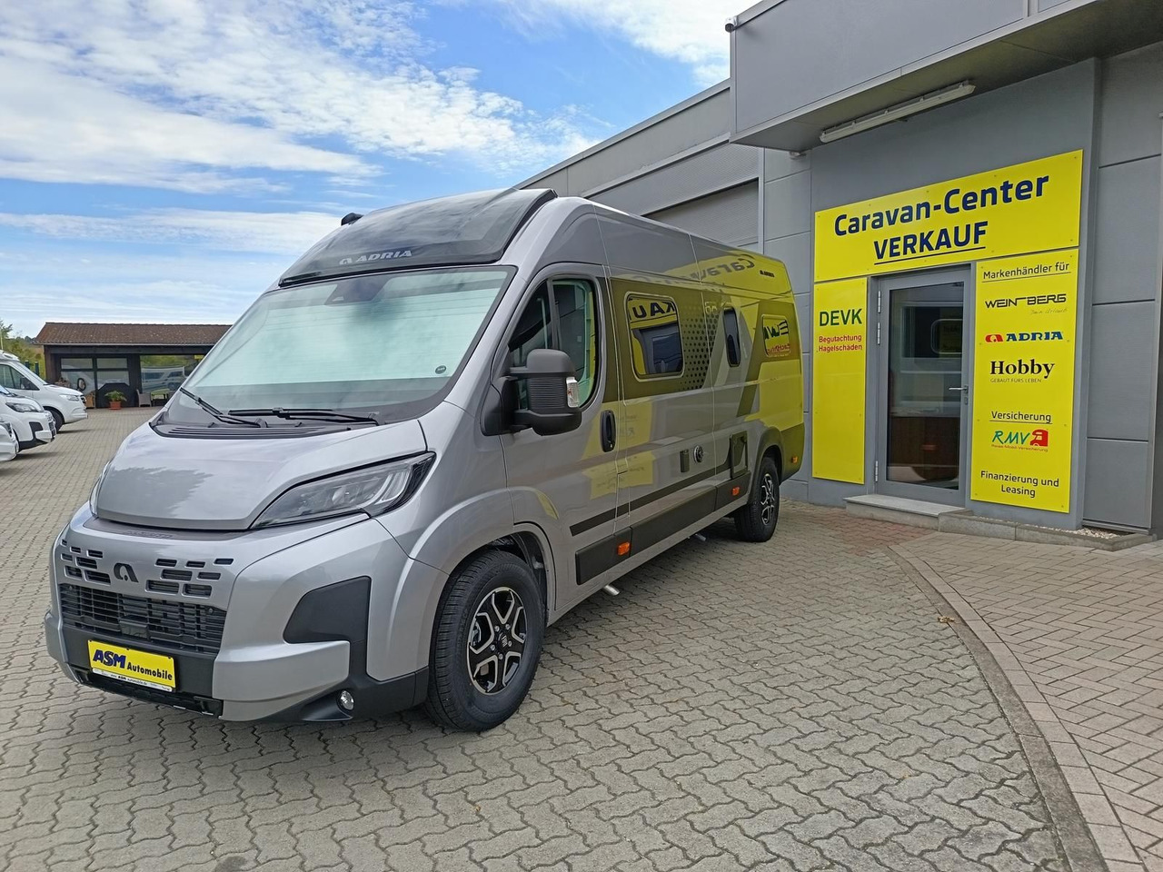 Adria Twin "60Y" 640 SGX 3,5 MAXI*JUBILEE*MARKISE*LED* - Mikroautobusas kemperis: foto 2 Adria Twin "60Y" 640 SGX 3,5 MAXI*JUBILEE*MARKISE*LED* - Mikroautobusas kemperis: foto 2