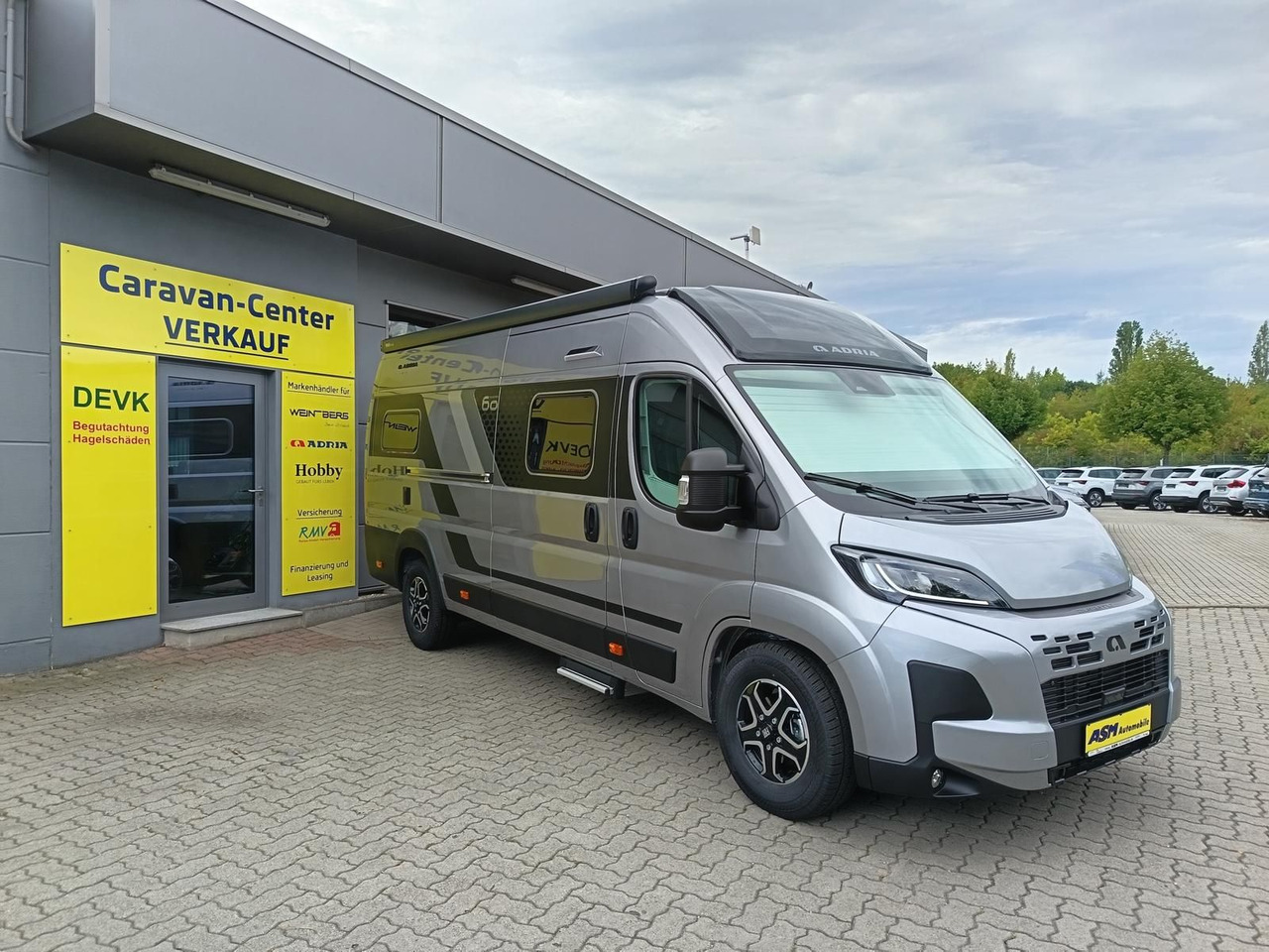 Adria Twin "60Y" 640 SGX 3,5 MAXI*JUBILEE*MARKISE*LED* - Mikroautobusas kemperis: foto 3 Adria Twin "60Y" 640 SGX 3,5 MAXI*JUBILEE*MARKISE*LED* - Mikroautobusas kemperis: foto 3