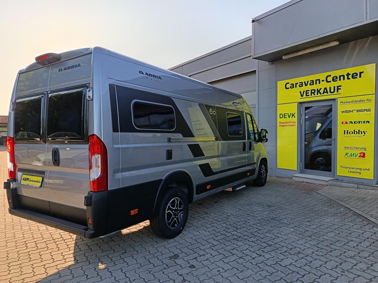 Adria Twin "60Y" 640 SLB*180 PS*4,25t MAXI*COMBI D 6E* - Mikroautobusas kemperis: foto 5 Adria Twin "60Y" 640 SLB*180 PS*4,25t MAXI*COMBI D 6E* - Mikroautobusas kemperis: foto 5