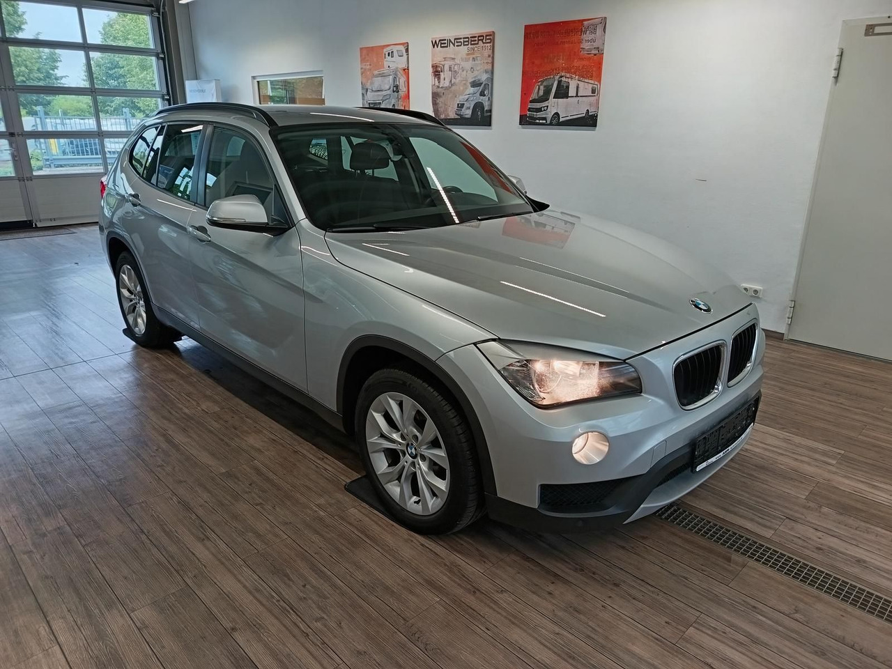 BMW X1 sDrive 18i 110 kW*SITZHEIZUNG*KLIMAAUTOMATIK - Visureigis: foto 3 BMW X1 sDrive 18i 110 kW*SITZHEIZUNG*KLIMAAUTOMATIK - Visureigis: foto 3