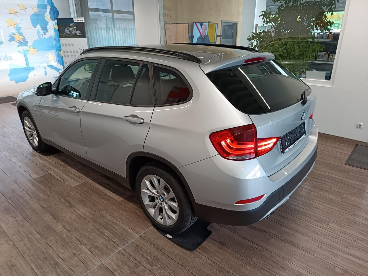 BMW X1 sDrive 18i 110 kW*SITZHEIZUNG*KLIMAAUTOMATIK - Visureigis: foto 4 BMW X1 sDrive 18i 110 kW*SITZHEIZUNG*KLIMAAUTOMATIK - Visureigis: foto 4