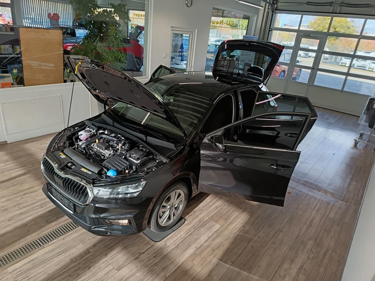 Skoda Fabia 130 Jahre 1,0TSI DSG*AHK-VORBER.*LED*R-KAM - Sedanas: foto 2 Skoda Fabia 130 Jahre 1,0TSI DSG*AHK-VORBER.*LED*R-KAM - Sedanas: foto 2