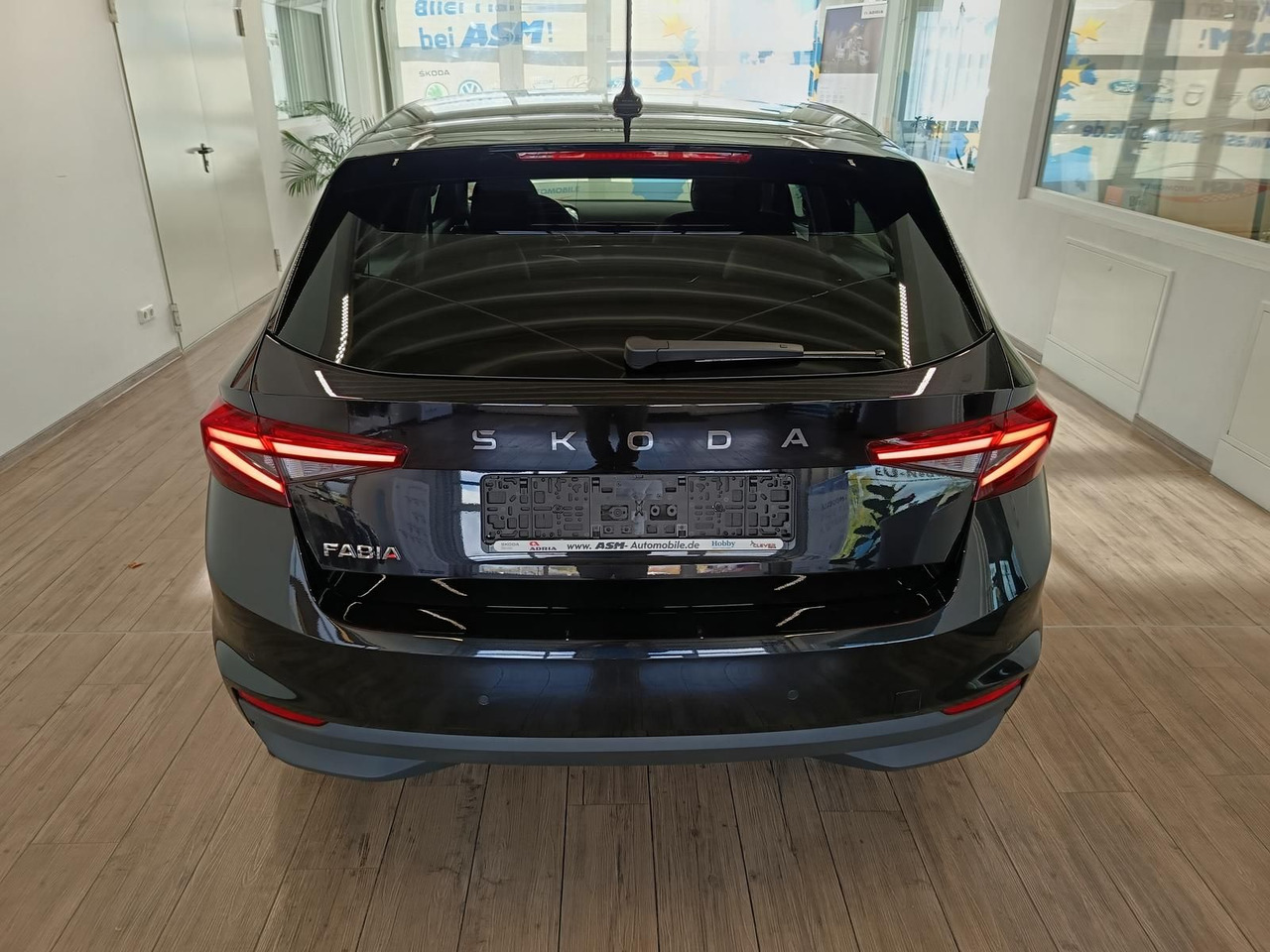 Skoda Fabia 130 Jahre 1,0TSI DSG*AHK-VORBER.*LED*R-KAM - Sedanas: foto 5 Skoda Fabia 130 Jahre 1,0TSI DSG*AHK-VORBER.*LED*R-KAM - Sedanas: foto 5