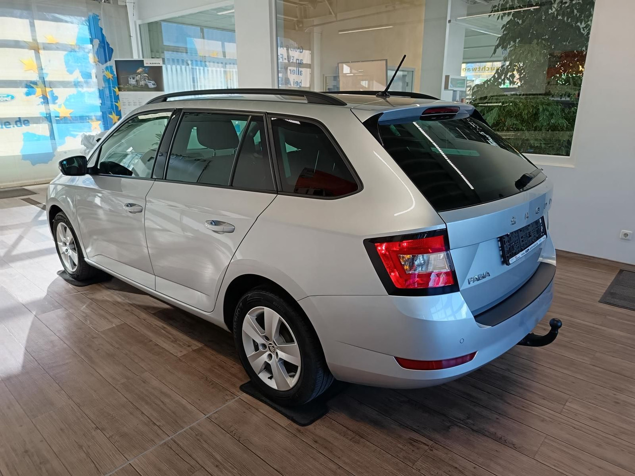 Skoda Fabia Combi Style 1.0 TSI*AHK*LED*R-KAM*PDC*SHZ* - Universalas: foto 4 Skoda Fabia Combi Style 1.0 TSI*AHK*LED*R-KAM*PDC*SHZ* - Universalas: foto 4