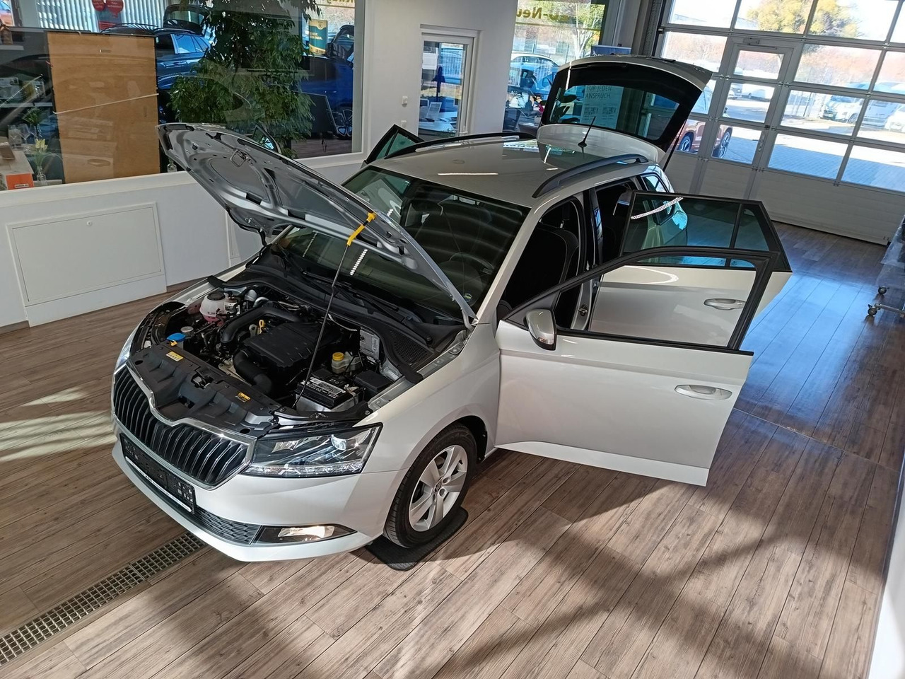 Skoda Fabia Combi Style 1.0 TSI*AHK*LED*R-KAM*PDC*SHZ* - Universalas: foto 2 Skoda Fabia Combi Style 1.0 TSI*AHK*LED*R-KAM*PDC*SHZ* - Universalas: foto 2