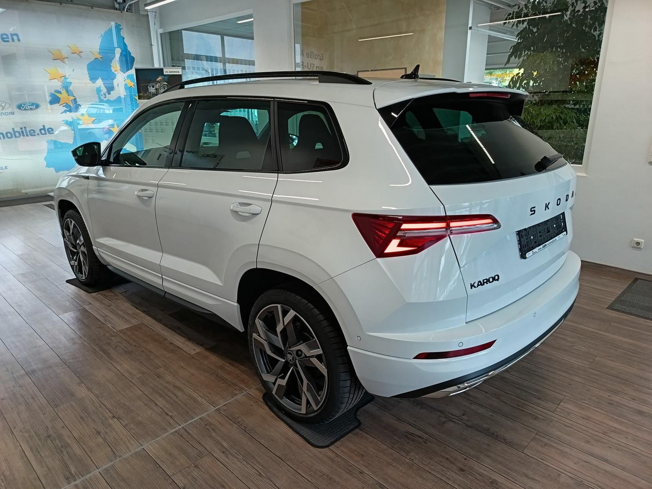Skoda Karoq Sportline 1,5 TSI DSG*AHK*PSD*STD.HZG*NAVI - Visureigis: foto 4 Skoda Karoq Sportline 1,5 TSI DSG*AHK*PSD*STD.HZG*NAVI - Visureigis: foto 4