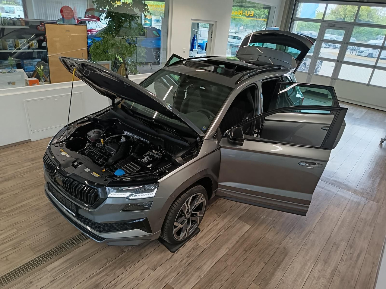Skoda Karoq Sportline 1,5 TSI DSG*AHK*PSD*STD.HZG*NAVI - Visureigis: foto 2 Skoda Karoq Sportline 1,5 TSI DSG*AHK*PSD*STD.HZG*NAVI - Visureigis: foto 2