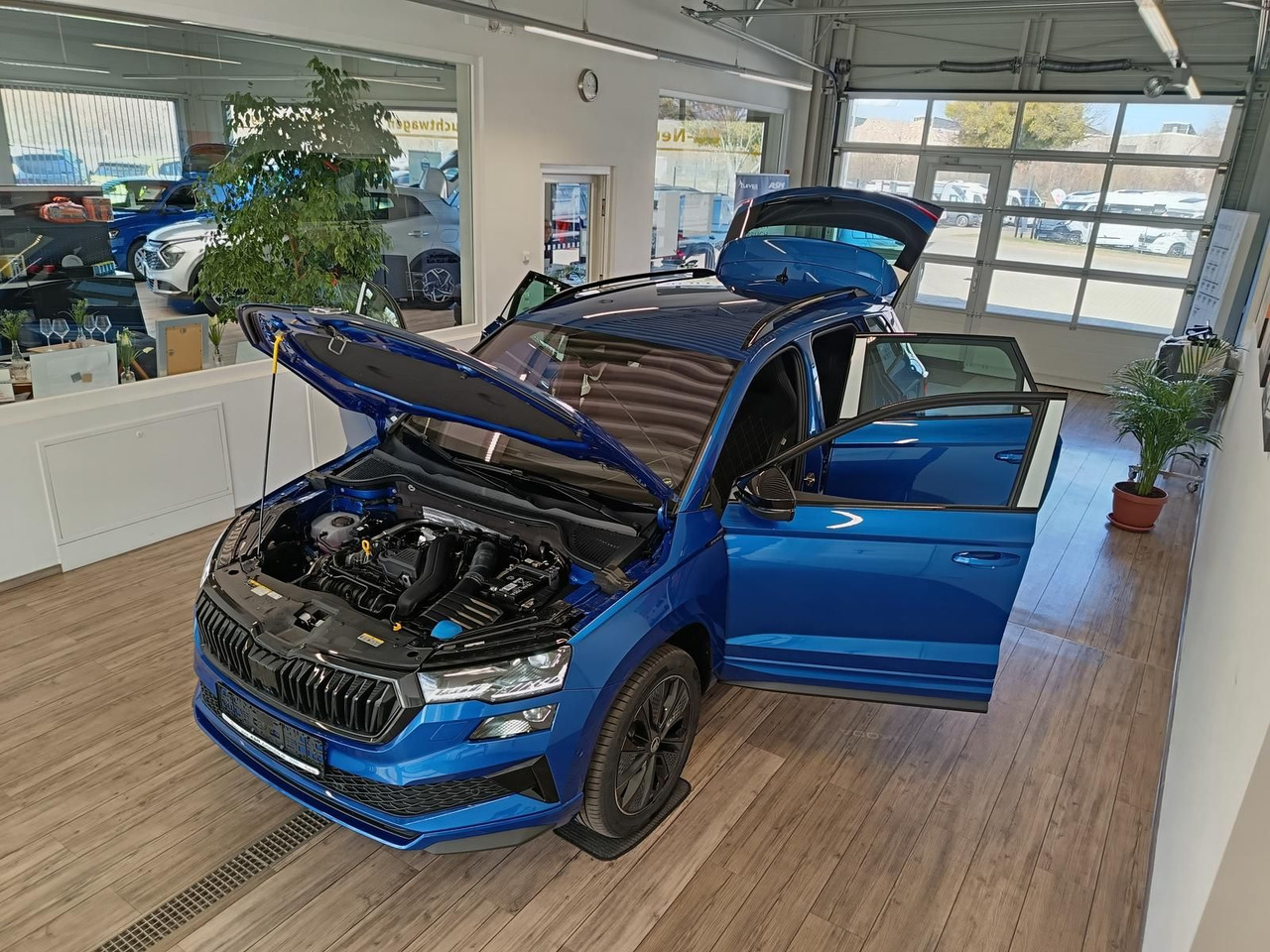 Skoda Karoq Sportline 1,5TSI DSG*AHK*360°*5J.GARANTIE* - Visureigis: foto 2 Skoda Karoq Sportline 1,5TSI DSG*AHK*360°*5J.GARANTIE* - Visureigis: foto 2