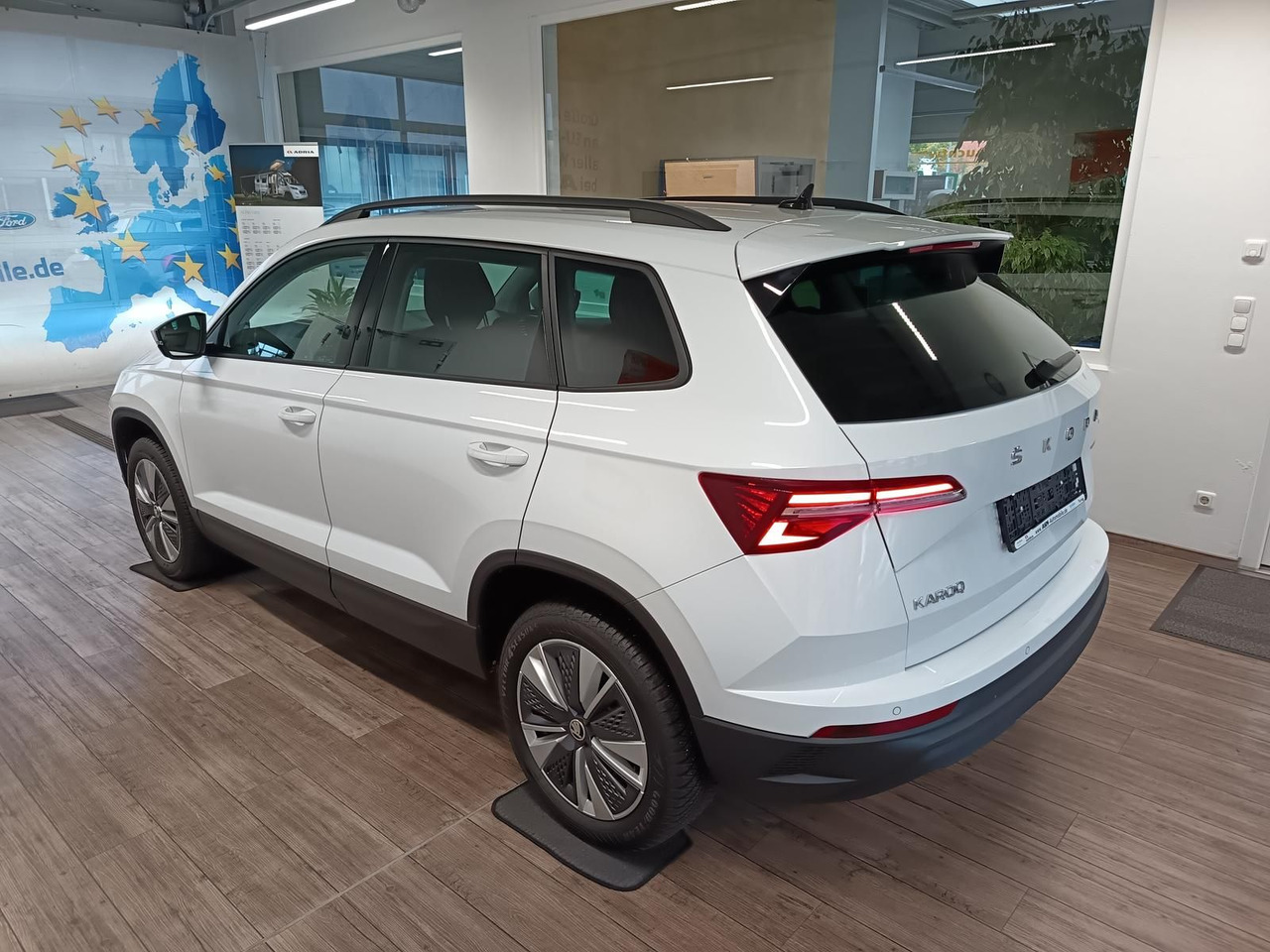 Skoda Karoq Style 1,5 TSI DSG*AHK*NAVI*LED*R-KAM*2xPDC - Visureigis: foto 4 Skoda Karoq Style 1,5 TSI DSG*AHK*NAVI*LED*R-KAM*2xPDC - Visureigis: foto 4