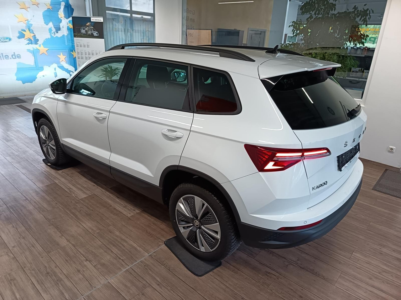 Skoda Karoq Style 1,5TSI DSG*AHK-VORBER*NAVI*LED*R-KAM - Visureigis: foto 4 Skoda Karoq Style 1,5TSI DSG*AHK-VORBER*NAVI*LED*R-KAM - Visureigis: foto 4