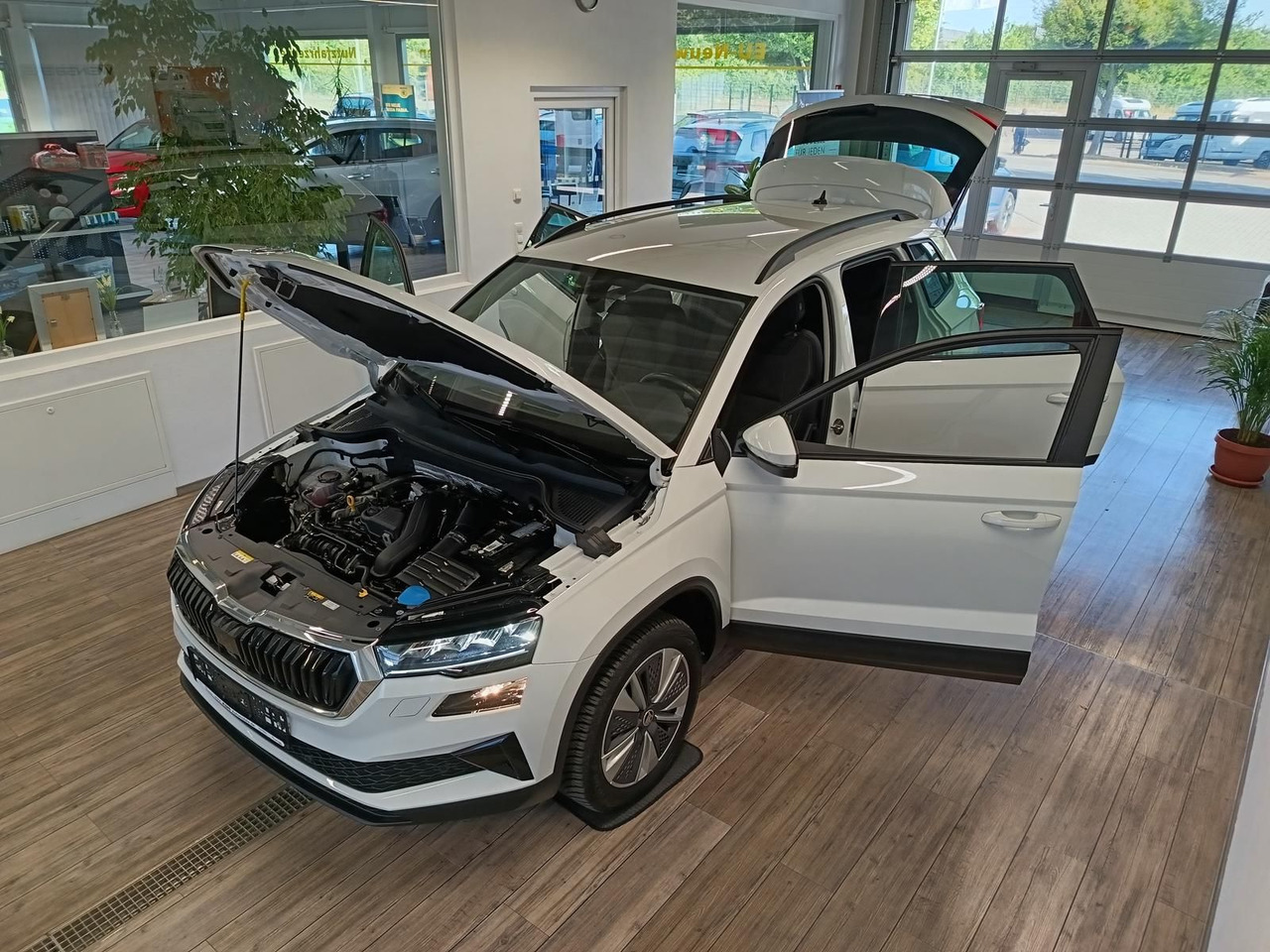 Skoda Karoq Style 1,5TSI DSG*AHK-VORBER*NAVI*LED*R-KAM - Visureigis: foto 2 Skoda Karoq Style 1,5TSI DSG*AHK-VORBER*NAVI*LED*R-KAM - Visureigis: foto 2