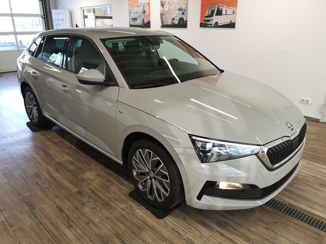 Skoda Scala Ambition 1,0 TSI 81 kW*NAVI*LED*R-KAM*PDC* - Sedanas: foto 3 Skoda Scala Ambition 1,0 TSI 81 kW*NAVI*LED*R-KAM*PDC* - Sedanas: foto 3