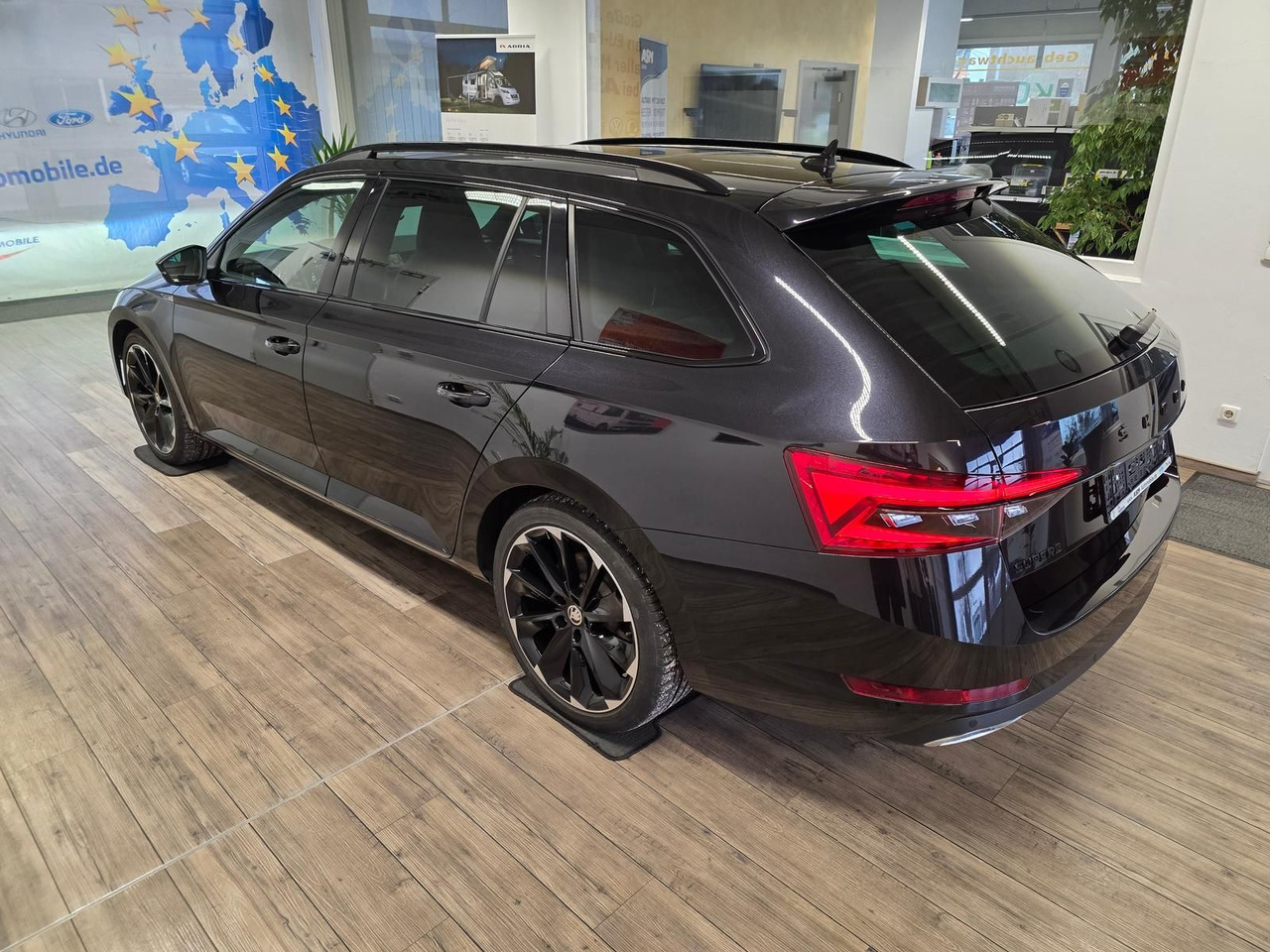 Skoda Superb Combi Sportline 2,0 TDI 4x4*PSD*360°*AHK* - Lengvasis automobilis: foto 4 Skoda Superb Combi Sportline 2,0 TDI 4x4*PSD*360°*AHK* - Lengvasis automobilis: foto 4