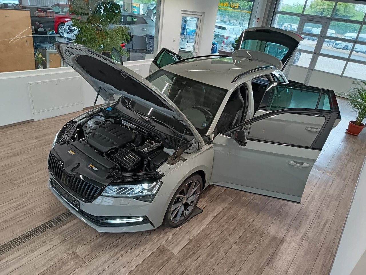 Skoda Superb Combi Sportline 2.0TSI DSG4x4*AHK*DCC*ACC - Lengvasis automobilis: foto 2 Skoda Superb Combi Sportline 2.0TSI DSG4x4*AHK*DCC*ACC - Lengvasis automobilis: foto 2