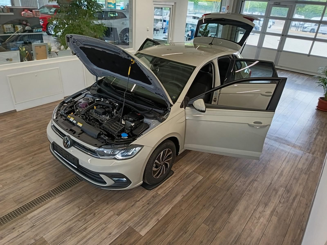Volkswagen Polo Life 1.0 TSI 70kW DSG*LED*ACC*R-KAM*DAB*PDC - Lengvasis automobilis: foto 2 Volkswagen Polo Life 1.0 TSI 70kW DSG*LED*ACC*R-KAM*DAB*PDC - Lengvasis automobilis: foto 2