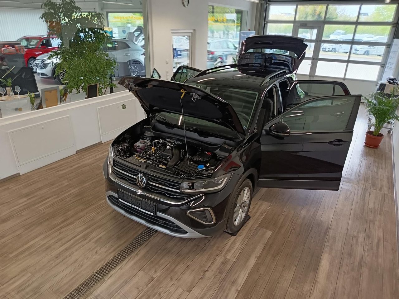 Volkswagen T-Cross Life 1.5 TSI DSG*AHK*MATRIX LED*ACC*SHZ* - Visureigis: foto 2 Volkswagen T-Cross Life 1.5 TSI DSG*AHK*MATRIX LED*ACC*SHZ* - Visureigis: foto 2