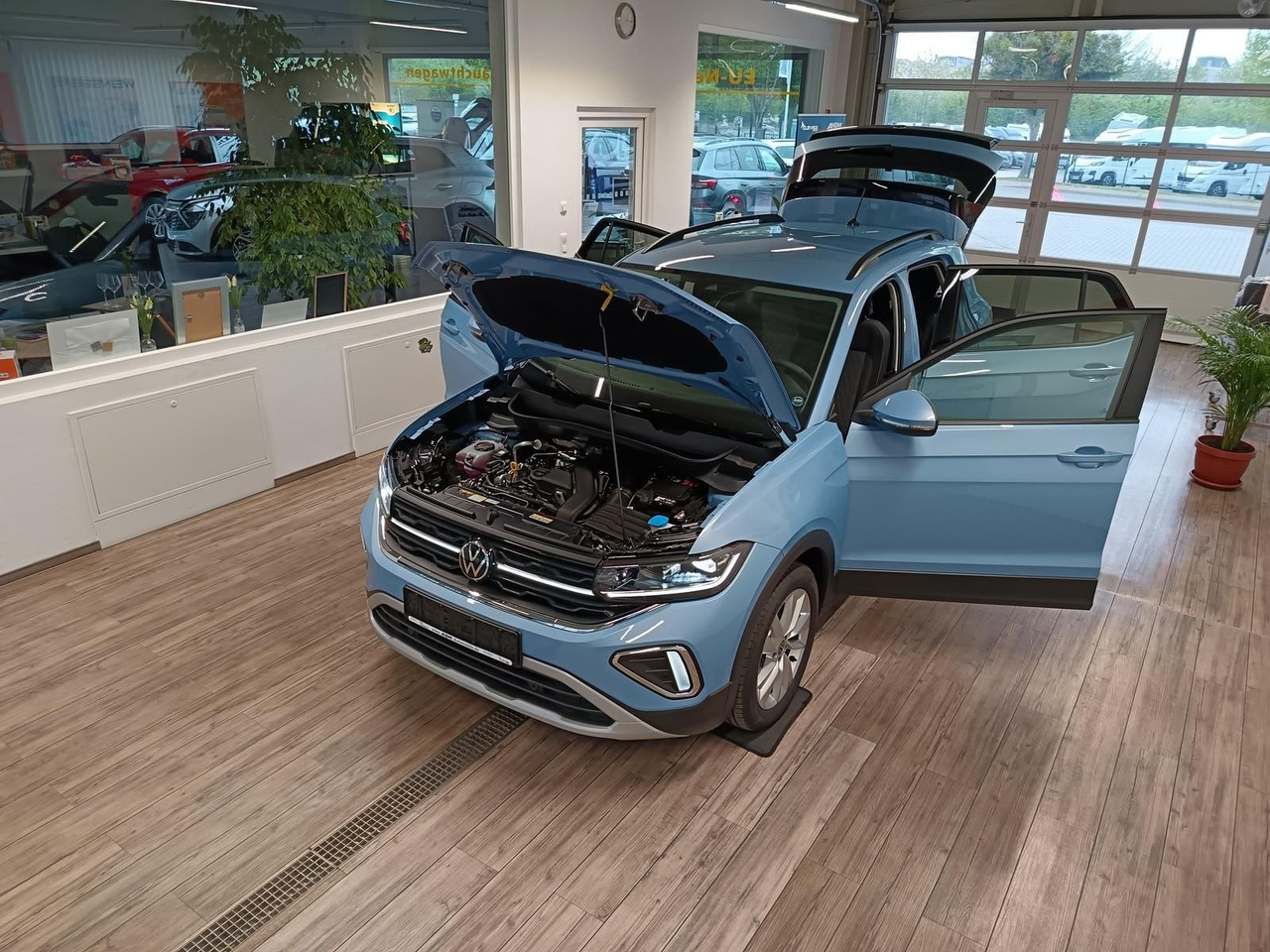 Volkswagen T-Cross Life 1.5 TSI DSG*AHK*MATRIX LED*ACC*SHZ* - Visureigis: foto 2 Volkswagen T-Cross Life 1.5 TSI DSG*AHK*MATRIX LED*ACC*SHZ* - Visureigis: foto 2