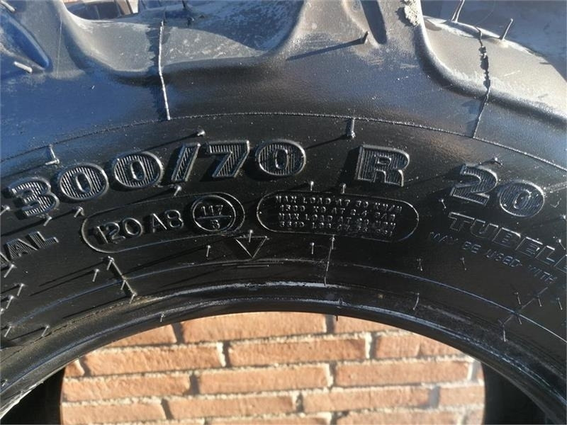 Kleber 300/70R20 - Padanga - Komunalinė/ Specializuota technika: foto 4 Kleber 300/70R20 - Padanga - Komunalinė/ Specializuota technika: foto 4