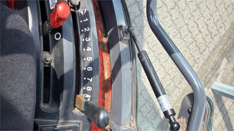 Kubota B2530 HST B2530 - Komunalinis traktorius: foto 4 Kubota B2530 HST B2530 - Komunalinis traktorius: foto 4