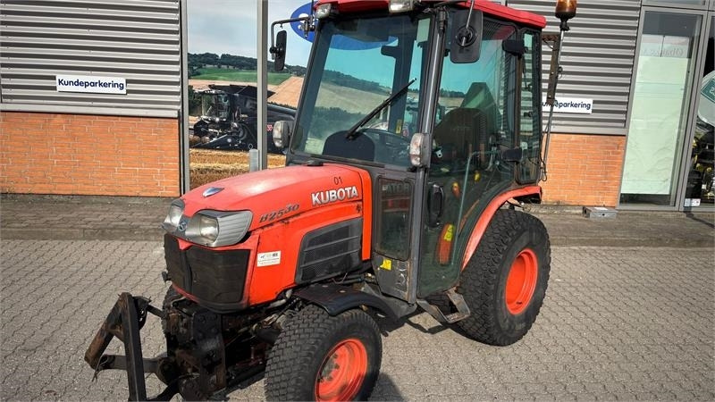 Kubota B2530 HST B2530 - Komunalinis traktorius: foto 1 Kubota B2530 HST B2530 - Komunalinis traktorius: foto 1