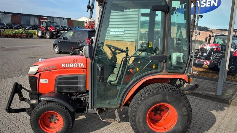 Kubota B2530 HST B2530 - Komunalinis traktorius: foto 3 Kubota B2530 HST B2530 - Komunalinis traktorius: foto 3