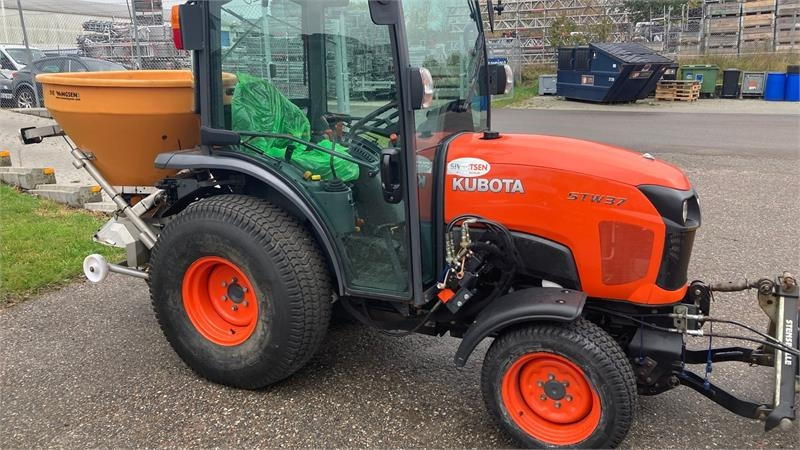 Kubota STW37 Kompakttraktor - Komunalinis traktorius: foto 2 Kubota STW37 Kompakttraktor - Komunalinis traktorius: foto 2